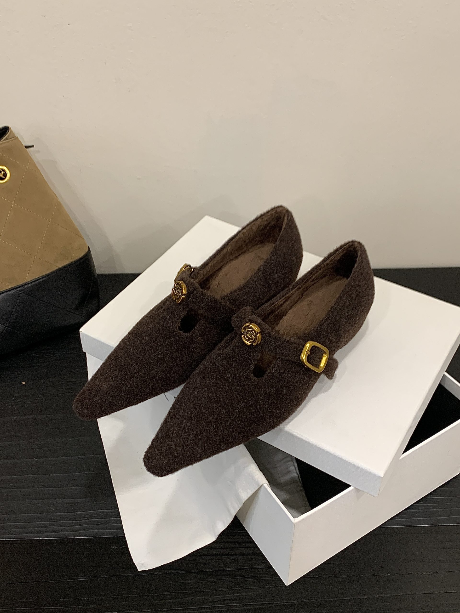 2025 New Chanel Style Inner Height Increase Pointed Toe Plush Fur Women's Winter Shoes French Elegant Fashion Comfortable Casual Shoes